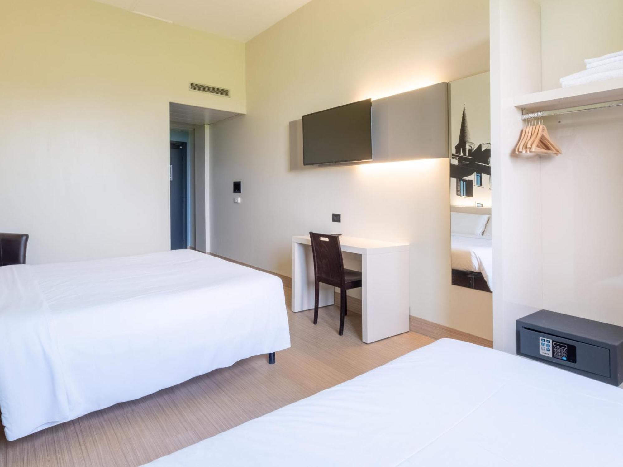 B&B Hotel Mantova San Giorgio di Mantova Bagian luar foto